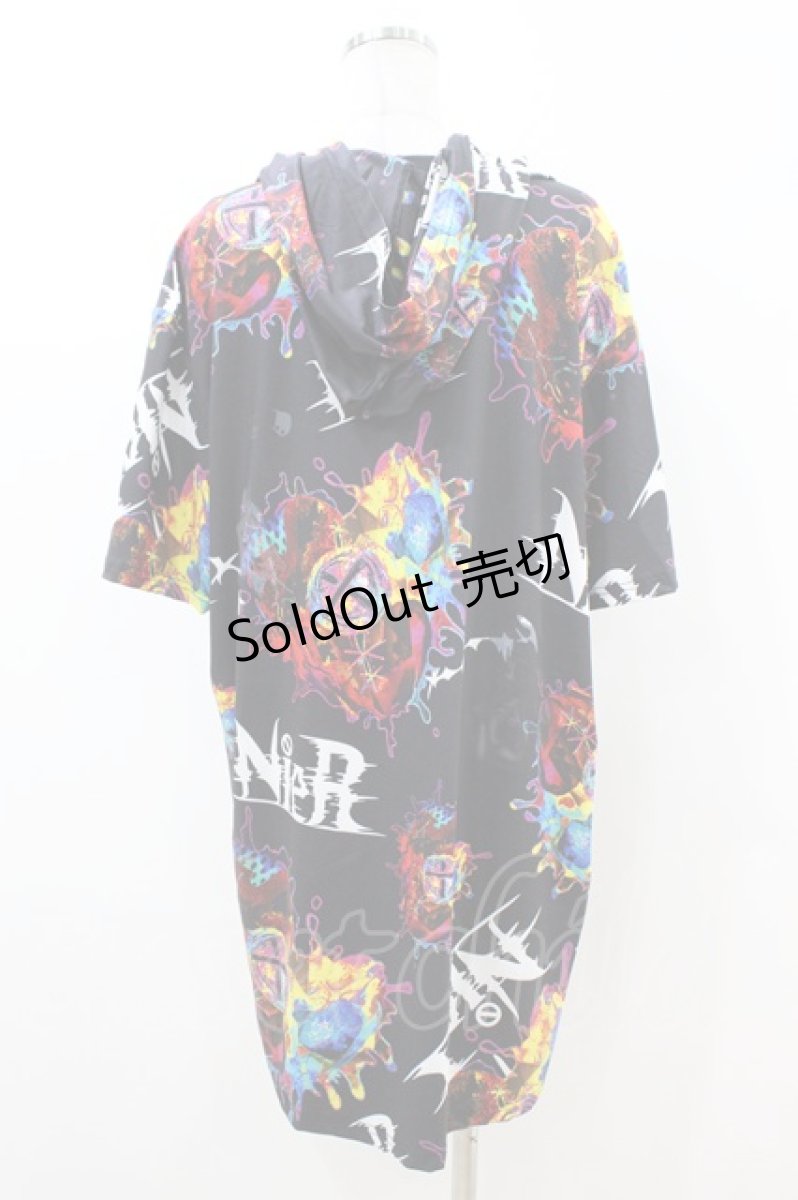 画像2: NieR Clothing / 総柄ZIP半袖パーカー  黒 H-26-07-02-052-PU-TO-KB-ZH (2)