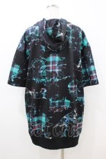 画像2: NieR Clothing / 総柄ZIP半袖パーカー  黒 H-26-07-02-053-PU-TO-KB-ZH (2)