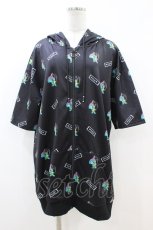 画像1: NieR Clothing / 総柄ZIP半袖パーカー  ONE君 H-26-07-02-054-PU-TO-KB-ZH (1)