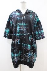 画像1: NieR Clothing / 総柄半袖プルパーカー  黒 H-26-07-02-055-PU-TO-KB-ZH (1)