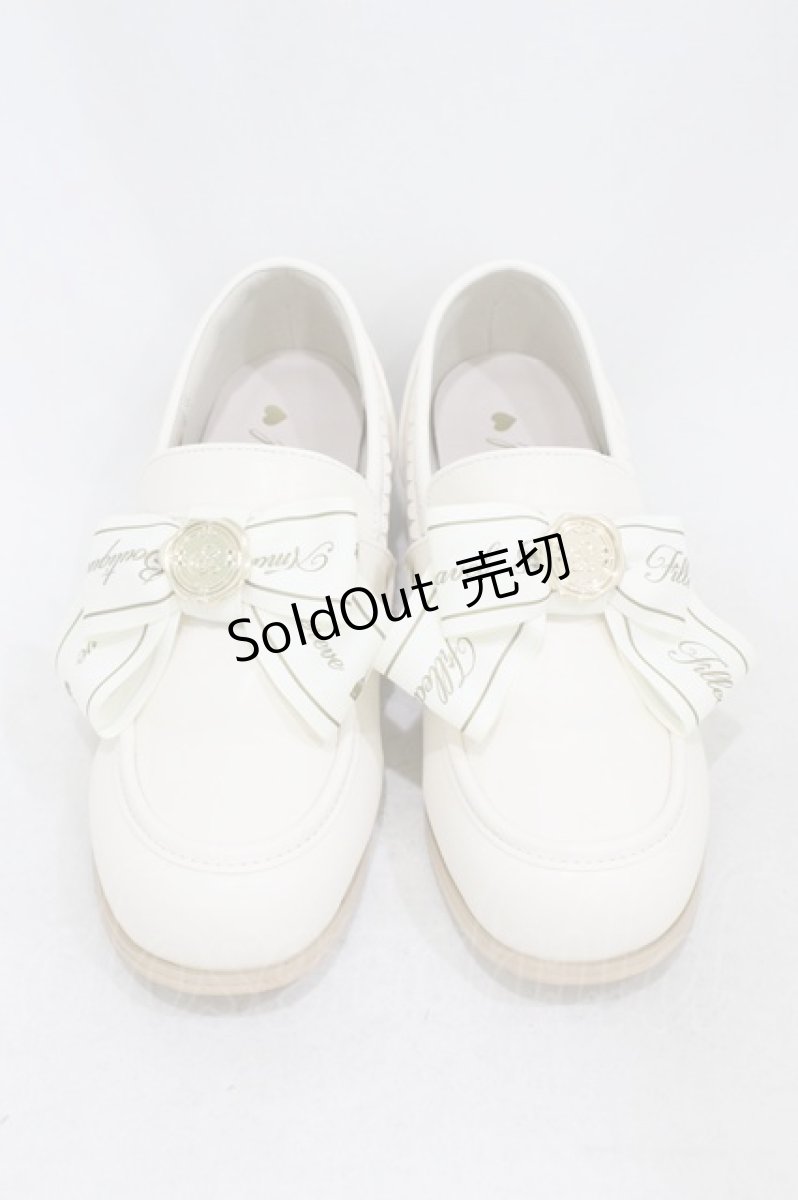画像1: Amavel / シーリングチャーム付ローヒールローファー L/24cm~24.5cm アイボリー H-26-07-02-1001-CA-SH-NS-ZH (1)
