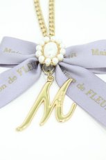 画像2: Maison de FLEUR / イニシャルリボンパールチャーム  ラベンダー H-26-07-03-1031-LO-ZA-NS-ZH (2)
