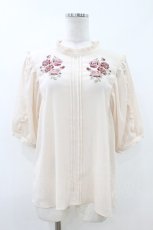 画像1: axes femme / ローズ刺繍プチフリルブラウス M 生成り H-26-07-07-057-AX-BL-YZ-ZH (1)