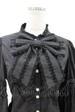 画像4: metamorphose / リボンブローチ付姫袖ブラウス 1 ブラック H-26-07-12-020-ME-BL-NS-ZH (4)