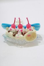 画像2: axes femme kawaii / 【mikko illustration × TiTi fake sweets accessory × axes femme KAWAII】バナナスプリットチャーム  サックス H-26-07-15-068-AX-AC-NS-ZH (2)