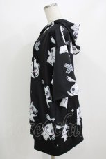 画像2: NieR Clothing / 総柄ZIP半袖パーカー  ブラック H-26-07-16-1052-PU-TO-KB-ZH (2)