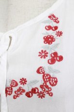 画像3: Fi.n.t / ヨークフルーツ刺繍ブラウス Free OFFWHITE H-26-07-21-047-CA-BL-NS-ZH (3)