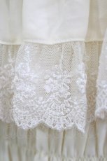 画像4: ATELIER PIERROT / レースシャーリング姫袖ブラウス  アイボリー H-26-07-25-027-EL-BL-KB-ZH (4)