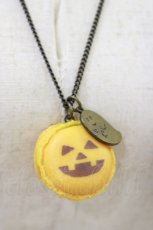 画像1: Q-pot. / Jack-o'-lantern Macaron Necklace  オレンジ H-26-07-26-1024-QP-AC-AK-ZH (1)