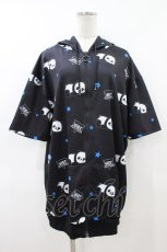 画像1: NieR Clothing / 総柄ZIP半袖パーカー F 黒 H-26-08-03-1051-PU-TO-KB-ZH (1)