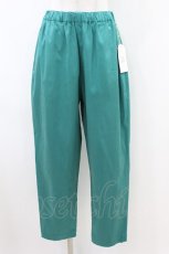 画像1: Jane Marple Dans Le Salon / Glossy twill tapered pants  グリーン H-26-08-03-1002-JM-PA-KB-ZH (1)