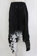 画像1: NieR Clothing / プリント切替サルエルパンツ F 黒 H-26-08-05-1008-PU-PA-AK-ZH (1)