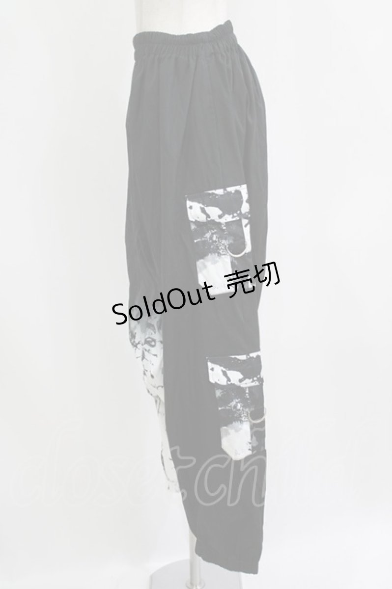 画像2: NieR Clothing / プリント切替サルエルパンツ F 黒 H-26-08-05-1008-PU-PA-AK-ZH (2)