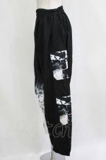 画像2: NieR Clothing / プリント切替サルエルパンツ F 黒 H-26-08-05-1008-PU-PA-AK-ZH (2)