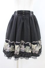 画像1: axes femme / プレゼントBOX柄ミドルスカート M ブラック H-26-08-08-1048-AX-SK-NS-ZH (1)