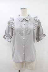 画像1: axes femme POETIQUE / レース使いフリルブラウス M グレー H-26-08-09-1055-AX-BL-NS-ZH (1)