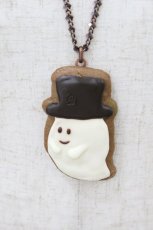画像1: Q-pot. / Ghost Cookie Necklace (Hat)  白×黒 H-26-08-20-021-QP-AC-AK-ZH (1)
