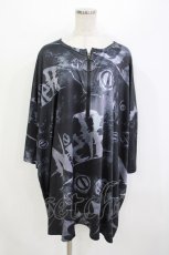 画像1: NieR Clothing / プリントZIPカットソー  黒 H-26-08-22-036-PU-TO-AK-ZH (1)