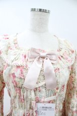 画像4: metamorphose / 【プラスサイズ】ロザリースクエアあきロング姫袖ブラウス プラスサイズ シュガーコーラル H-26-08-22-1012-ME-BL-NS-ZH (4)