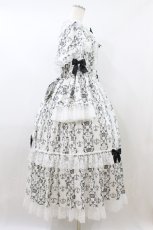 画像3: metamorphose / 【プラスサイズ】クラウンクロス ケープ付ロングドレス プラスサイズ 白 H-26-08-22-1014-ME-OP-NS-ZH (3)