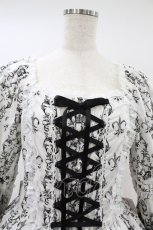 画像7: metamorphose / 【プラスサイズ】クラウンクロス ケープ付ロングドレス プラスサイズ 白 H-26-08-22-1014-ME-OP-NS-ZH (7)