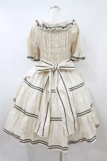 画像2: metamorphose / 【プラスサイズ】シャーリングティアードセーラーワンピース プラスサイズ 生成り H-26-08-22-1015-ME-OP-NS-ZH (2)
