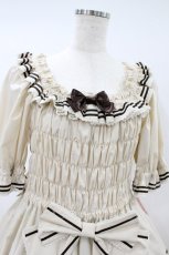 画像4: metamorphose / 【プラスサイズ】シャーリングティアードセーラーワンピース プラスサイズ 生成り H-26-08-22-1015-ME-OP-NS-ZH (4)