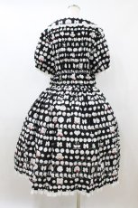 画像2: metamorphose / 【プラスサイズ】ふわふわメレンゲクッキー半袖ワンピース プラスサイズ ブラック H-26-08-22-1016-ME-OP-NS-ZH (2)