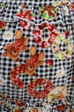 画像4: metamorphose / 【プラスサイズ】Gingham fruits tart ティアードスカート プラスサイズ ブラック H-26-08-23-005-ME-SK-NS-ZH (4)