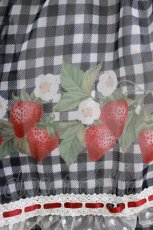 画像4: Plum Tree Design（海外ロリータブランド） / Strawberryジャンパースカート L ブラック H-26-08-23-008-PU-OP-YZ-ZH (4)