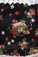 画像4: metamorphose / 【プラスサイズ】Strawberry Basket フロントボタンリボンジャンパースカート プラスサイズ ブラック H-26-08-23-014-ME-OP-NS-ZH (4)