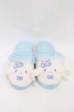 画像1: m petit by misako / シナモロール/ルームシューズスリッパ 23~25cm 白/サックス H-26-08-29-2003-LO-ZA-NS-ZH (1)
