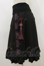 画像3: Ozz oneste / タッセルチャーム付刺繍スカート  黒 H-26-09-01-046-OO-SK-KB-ZH (3)