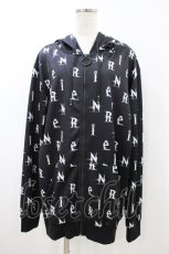 画像1: NieR Clothing / 総柄ZIPパーカー  黒×ロゴ H-26-09-04-058-PU-TO-KB-ZH (1)