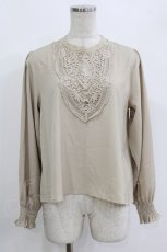 画像1: an another angelus / ステンドグラス風レースヨークブラウス Free BEIGE H-26-09-05-043-CA-BL-NS-ZH (1)