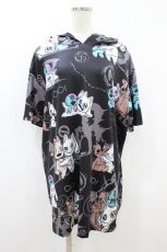 画像1: NieR Clothing / 総柄半袖プルパーカー  黒 H-26-09-06-064-PU-TO-KB-ZH (1)