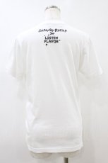 画像2: LISTEN FLAVOR / シンガンクリムゾンズの深紅色の心眼でこの澱んだ世界を見続ケル。Tシャツ M ホワイト H-26-09-06-017-PU-TO-KB-ZH (2)