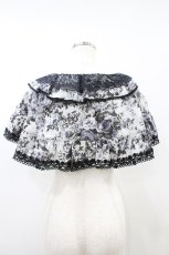 画像2: metamorphose / 【プラスサイズ】ロザリーフリルケープ プラスサイズ オパールグレー(Opal Gray) H-26-09-13-018-ME-JA-NS-ZH (2)