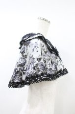 画像3: metamorphose / 【プラスサイズ】ロザリーフリルケープ プラスサイズ オパールグレー(Opal Gray) H-26-09-13-018-ME-JA-NS-ZH (3)