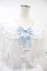 画像4: metamorphose / 【プラスサイズ】はしごレース丸襟半袖ワンピース プラスサイズ 白/サックス H-26-09-13-020-ME-OP-NS-ZH (4)