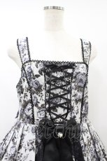 画像4: metamorphose / 【プラスサイズ】ロザリーフリルレースジャンパースカート プラスサイズ オパールグレー(Opal Gray) H-26-09-13-023-ME-OP-NS-ZH (4)