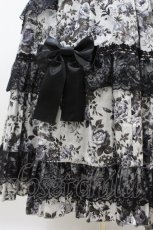 画像5: metamorphose / 【プラスサイズ】ロザリーフリルレースジャンパースカート プラスサイズ オパールグレー(Opal Gray) H-26-09-13-023-ME-OP-NS-ZH (5)