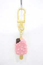 画像1: Q-pot. / チョコレートアイスバーキーホルダー  ストロベリーチョコレート H-26-09-14-1010-QP-ZA-KB-ZH (1)