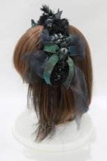 画像2: Atelier Beatrice / フェザーコサージュカチューシャ  ブラック H-26-09-16-1078-GO-AC-KB-ZH (2)