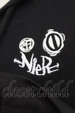画像4: NieR Clothing / フード付きレイヤードワンピース  黒 H-26-09-21-039-PU-OP-AK-ZH (4)