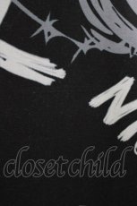 画像4: NieR Clothing / プリント半袖CUTSEW  黒 H-26-09-21-042-PU-TO-AK-ZH (4)
