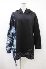画像1: NieR Clothing / プリント切替フード付きトップス  黒×青 H-26-09-22-1056-PU-TO-AK-ZH (1)