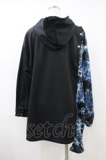 画像2: NieR Clothing / プリント切替フード付きトップス  黒×青 H-26-09-22-1056-PU-TO-AK-ZH (2)
