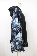 画像3: NieR Clothing / プリント切替フード付きトップス  黒×青 H-26-09-22-1056-PU-TO-AK-ZH (3)