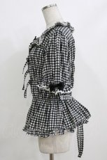 画像2: metamorphose / 【プラスサイズ】スクエアあきフリルブラウス(半袖) 2 ブラック/チェック H-26-09-27-1065-ME-BL-YZ-ZH (2)